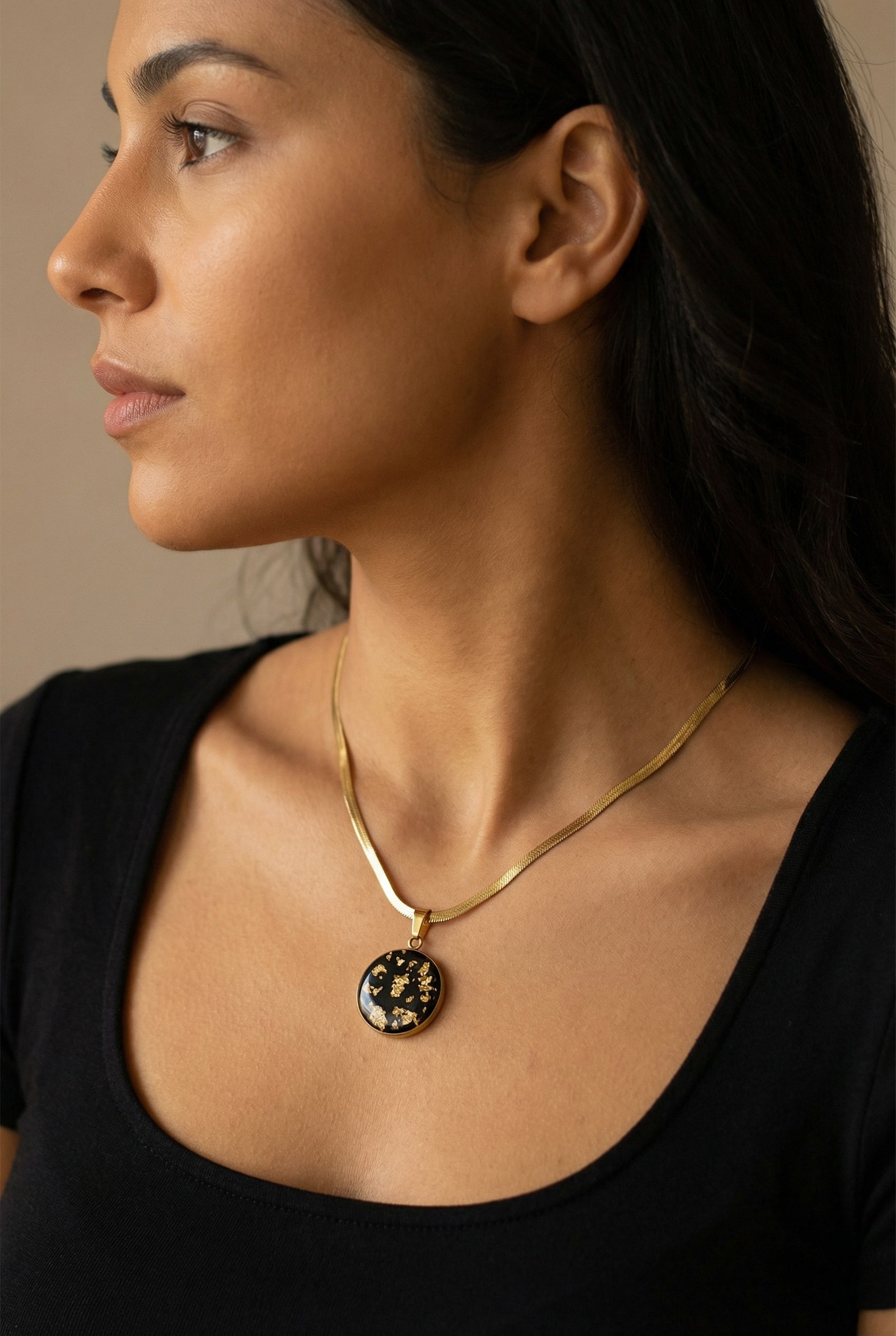 Colar Roda de Ouro Preta