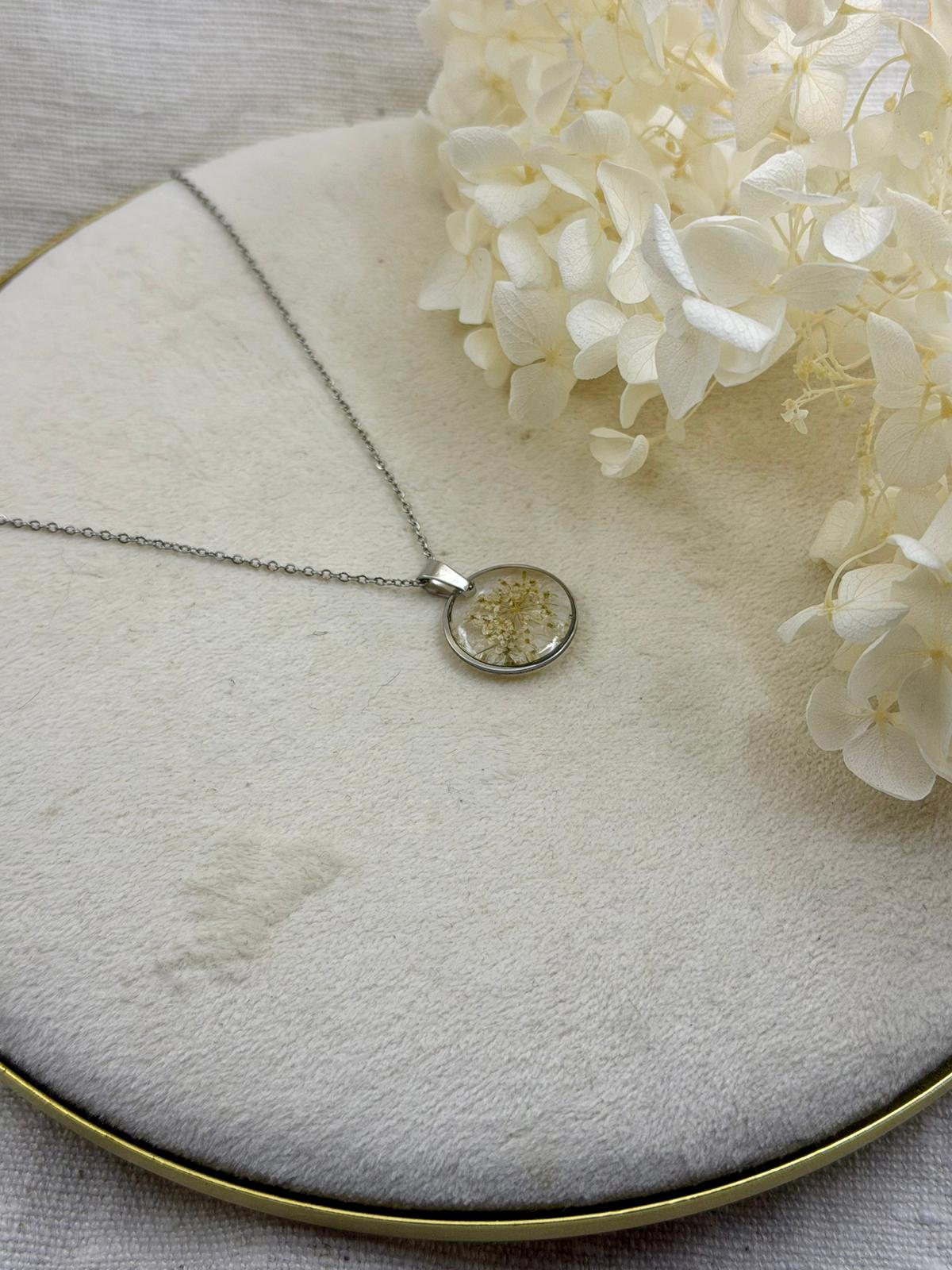 Colar Mini Flor de Cenoura