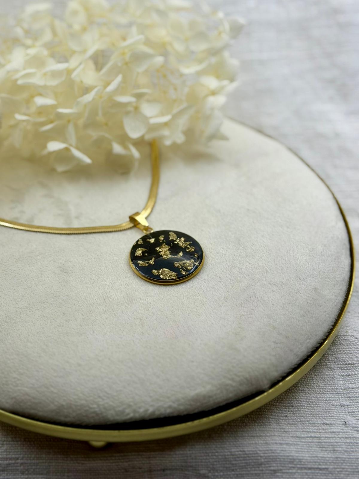 Colar Roda de Ouro Preta